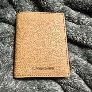 Maison de Sabré bifold wallet in Sandstone Manhattan